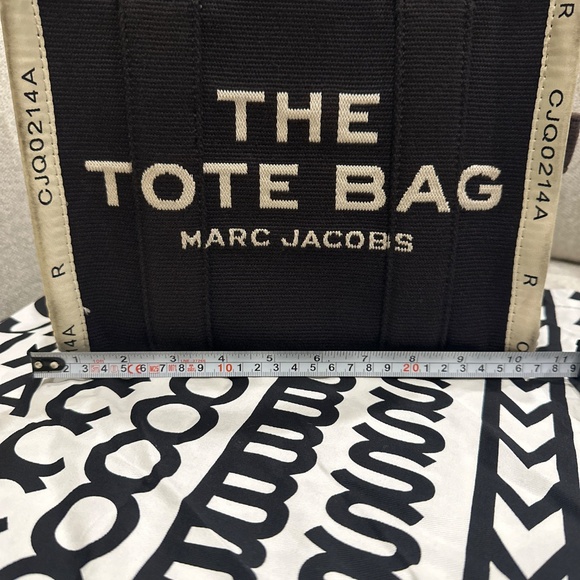 Marc Jacobs The Tote Bag - Picture 2 of 6